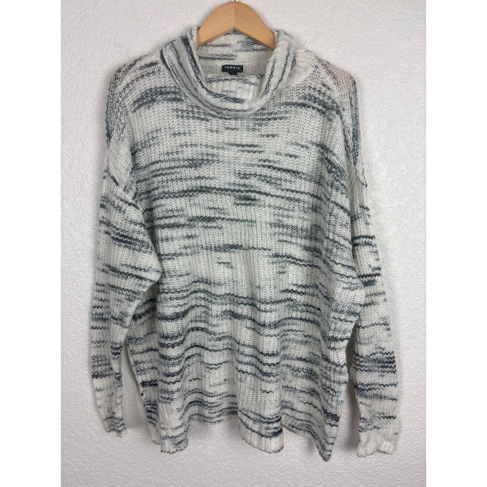 Torrid Women’s Sweater Size 3/XL White Gray Space Dye Cowl‎ Neck Open Knit